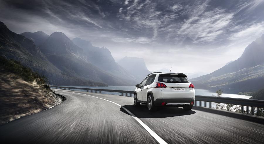  Peugeot 2008 GT Line 2016 года  (фото 19 из 42)